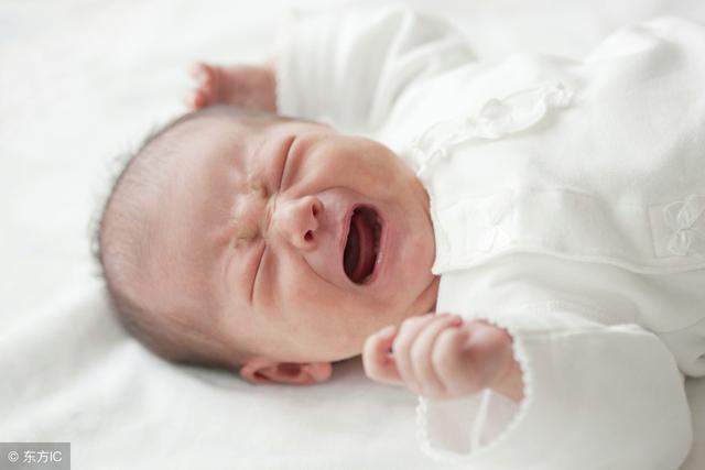 新生宝宝吃饱了就睡，不哭也不闹，有什么问题吗？